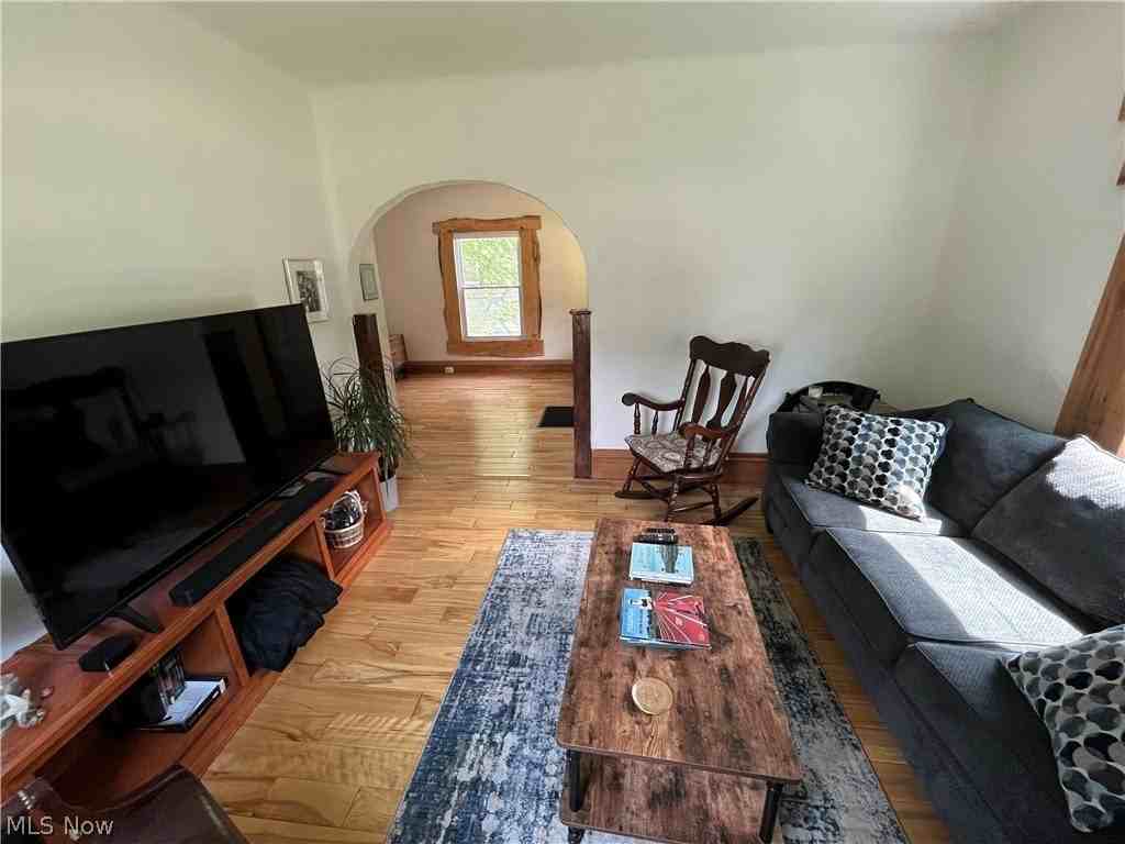 6914 Wakefield Ave - Photo 4 of 19