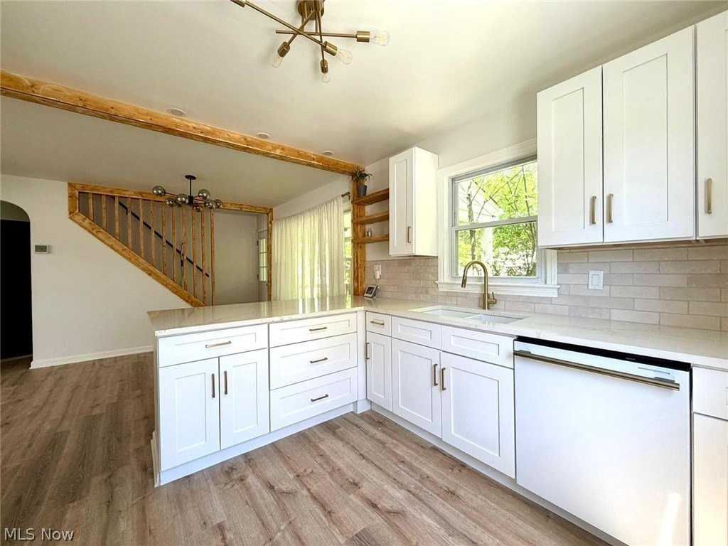 1699 Warrensville Center Rd - Photo 5 of 24