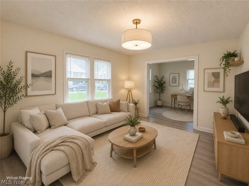 404 Noah Ave - Photo 2 of 17