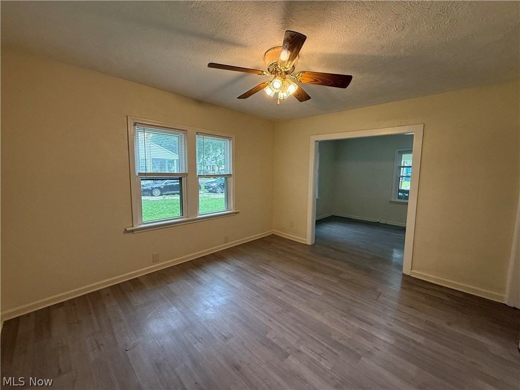 404 Noah Ave - Photo 6 of 17