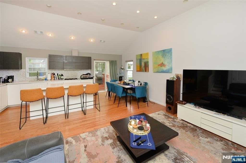 38-55 Van Riper Pl - Photo 4 of 22