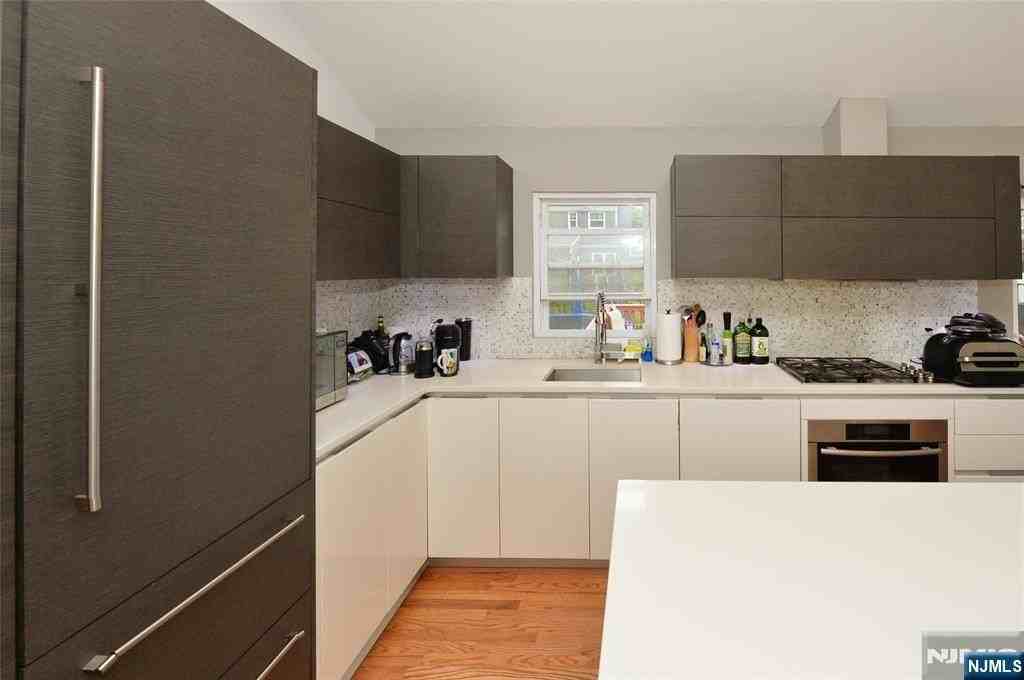 38-55 Van Riper Pl - Photo 5 of 22
