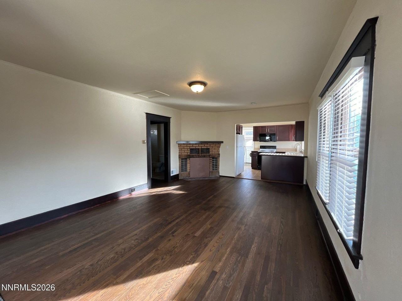 1561 G St - Photo 2 of 14