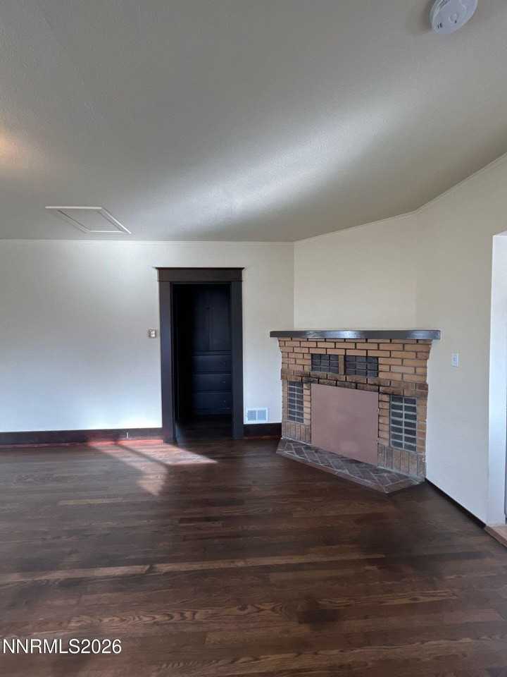 1561 G St - Photo 4 of 14