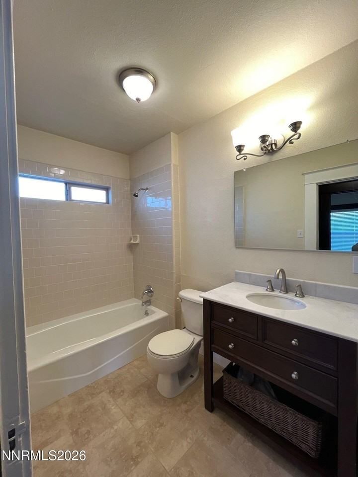 1561 G St - Photo 7 of 14