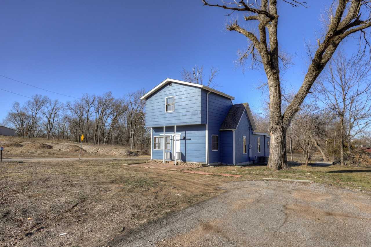 3801 Creswell Dr #1 - Photo 4 of 40