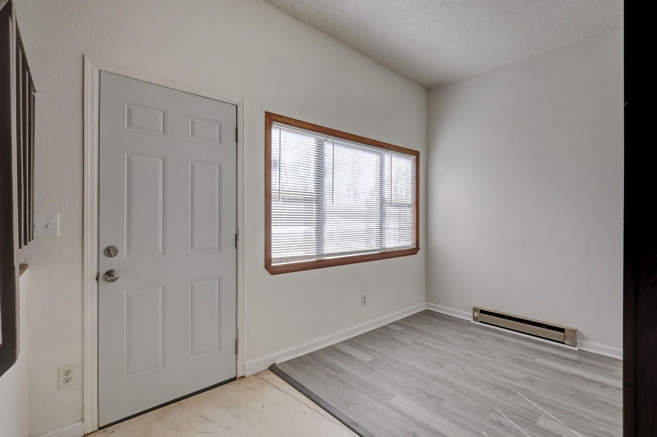 3801 Creswell Dr #1 - Photo 5 of 40