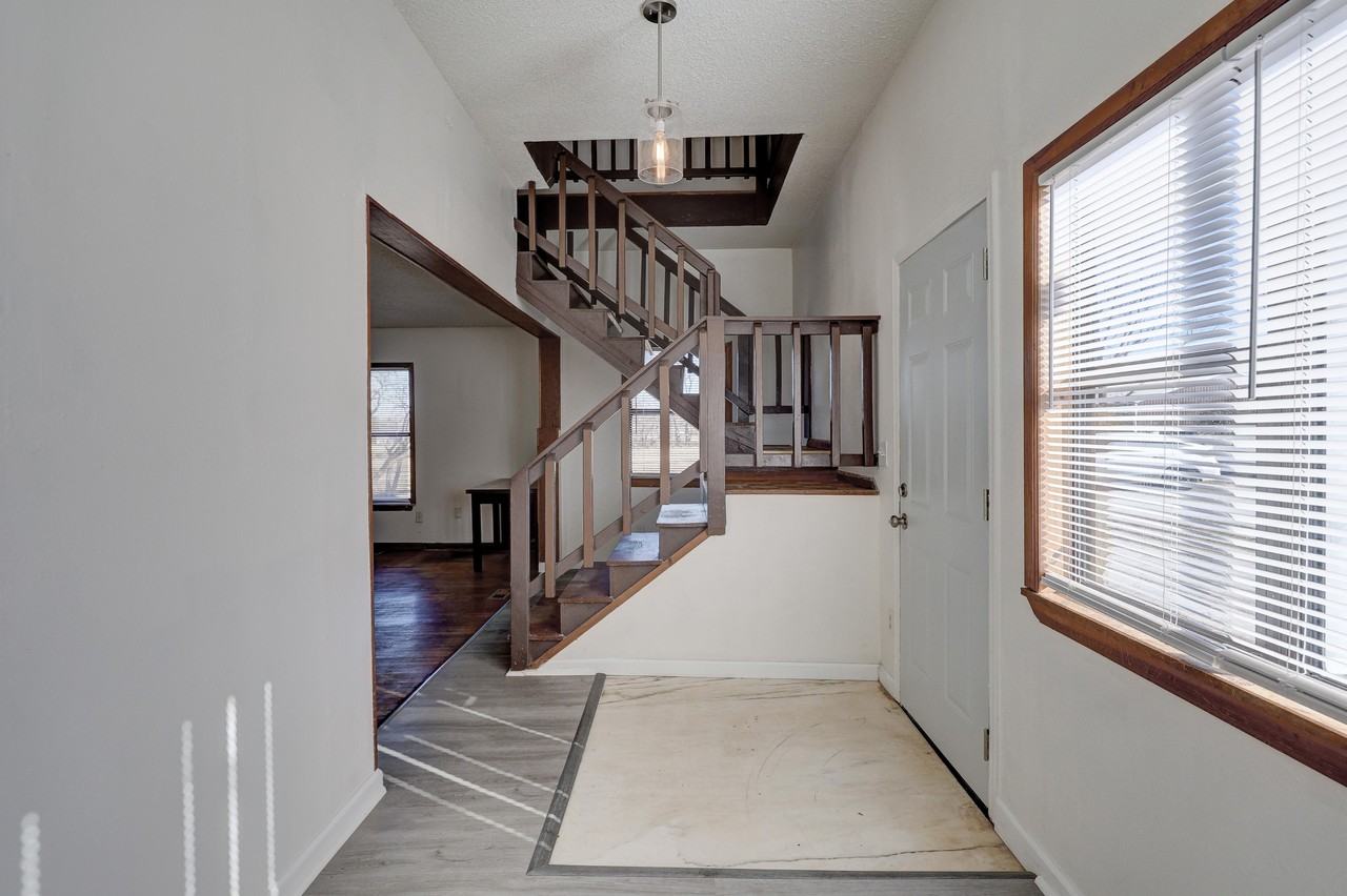 3801 Creswell Dr #1 - Photo 6 of 40