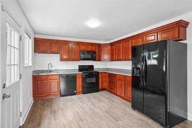 512 Arnold Ave - Photo 6 of 17