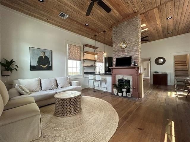 7713 Zimpel St - Photo 2 of 21