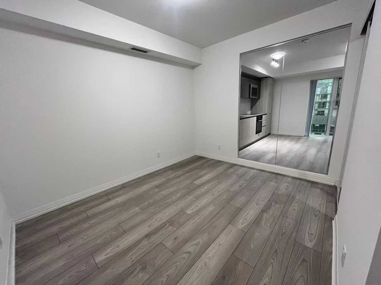 400 King Street West - Photo 2 of 5