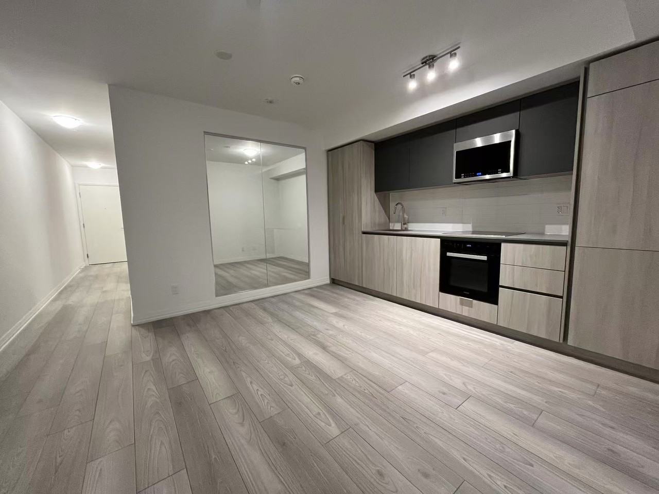 400 King Street West - Photo 3 of 5