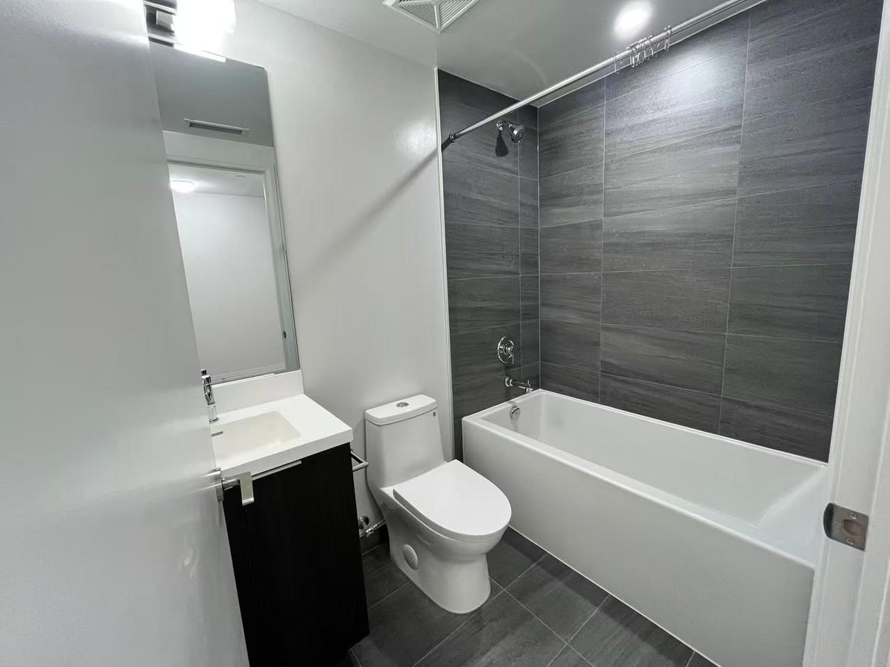 400 King Street West - Photo 5 of 5