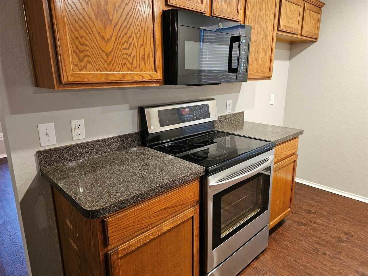 9825 George Washington Dr - Photo 5 of 18