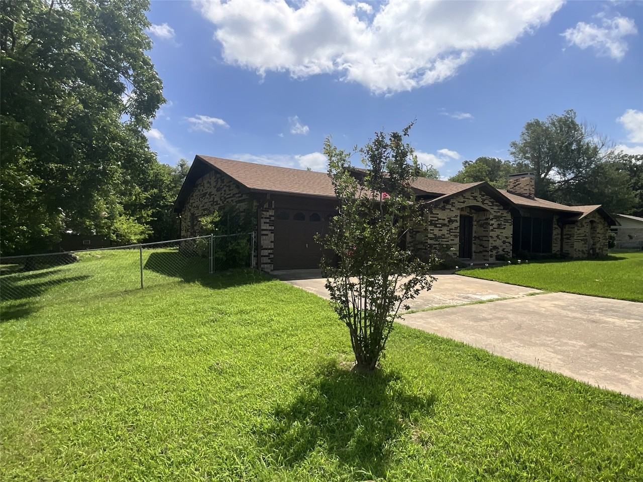 530 Hilliard Dr - Photo 4 of 39
