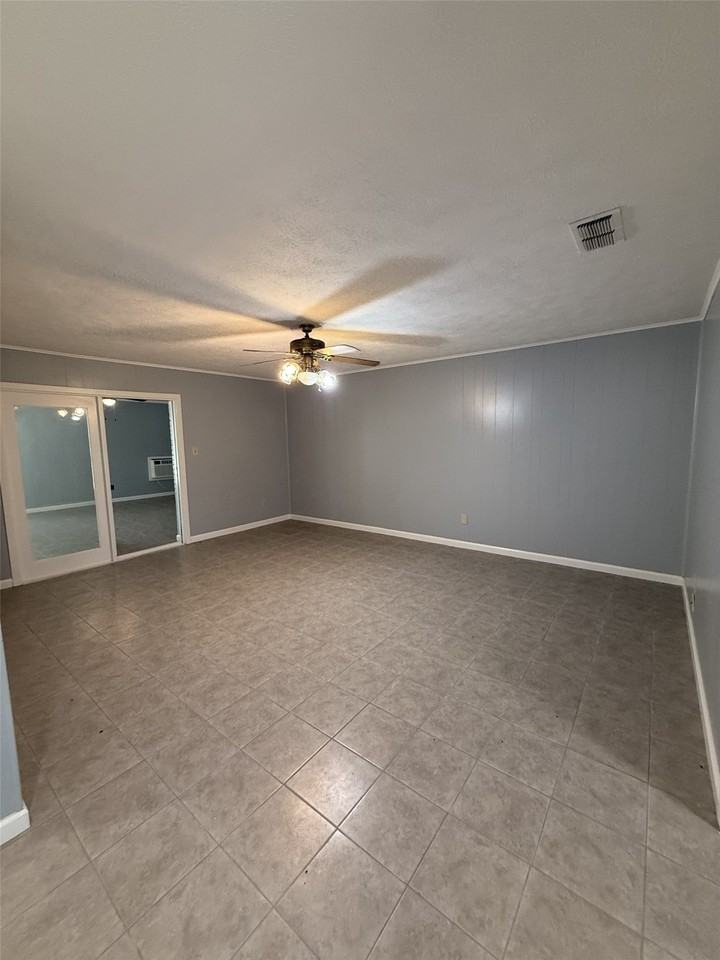 940 W State Highway 243 - Photo 5 of 22