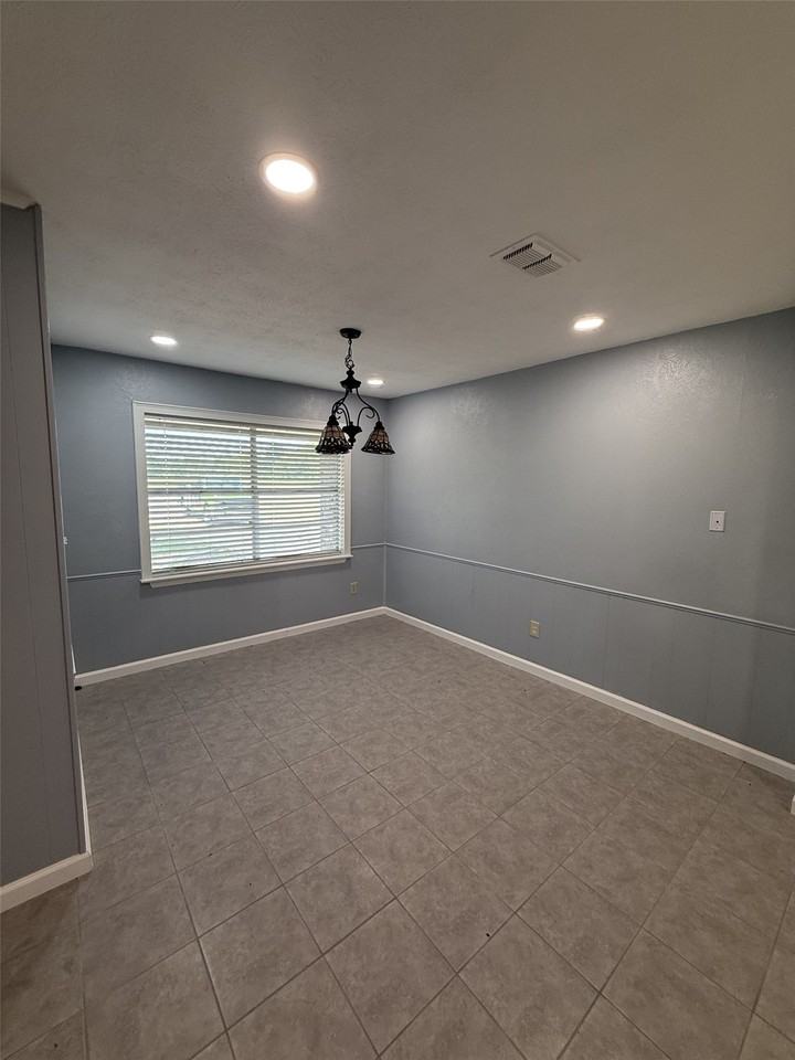 940 W State Highway 243 - Photo 6 of 22