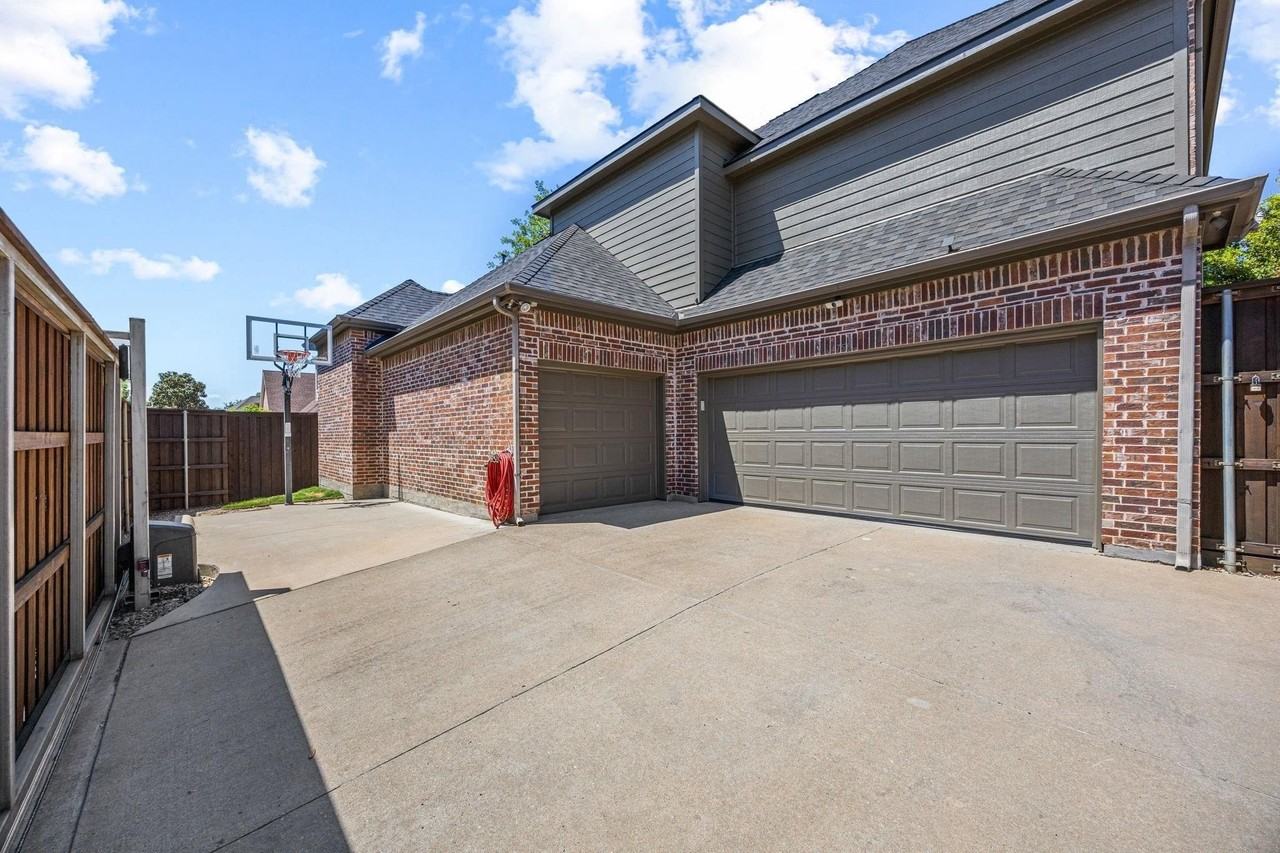 4750 Haverford Dr - Photo 2 of 26