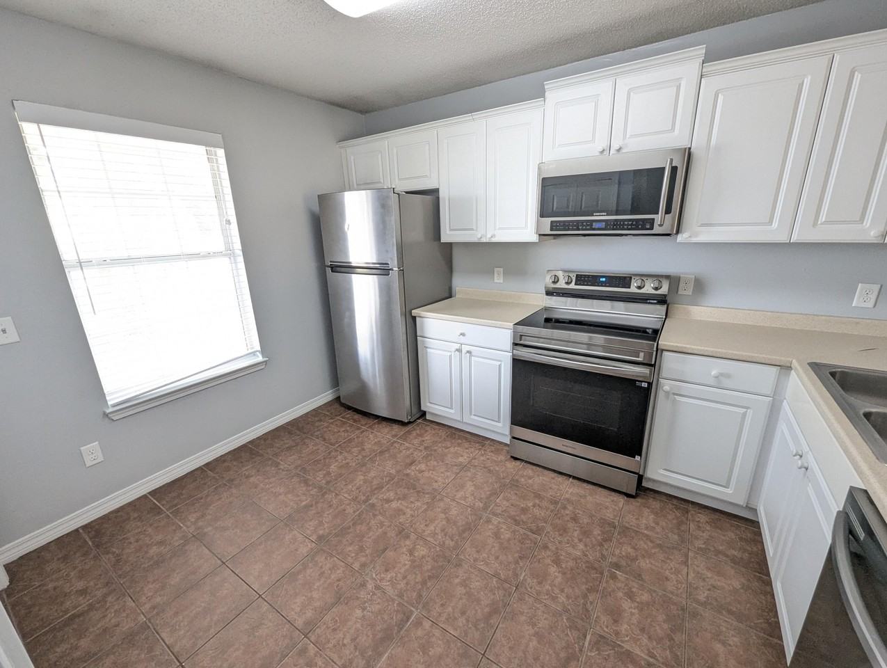 7592 Chablis Cir - Photo 3 of 21
