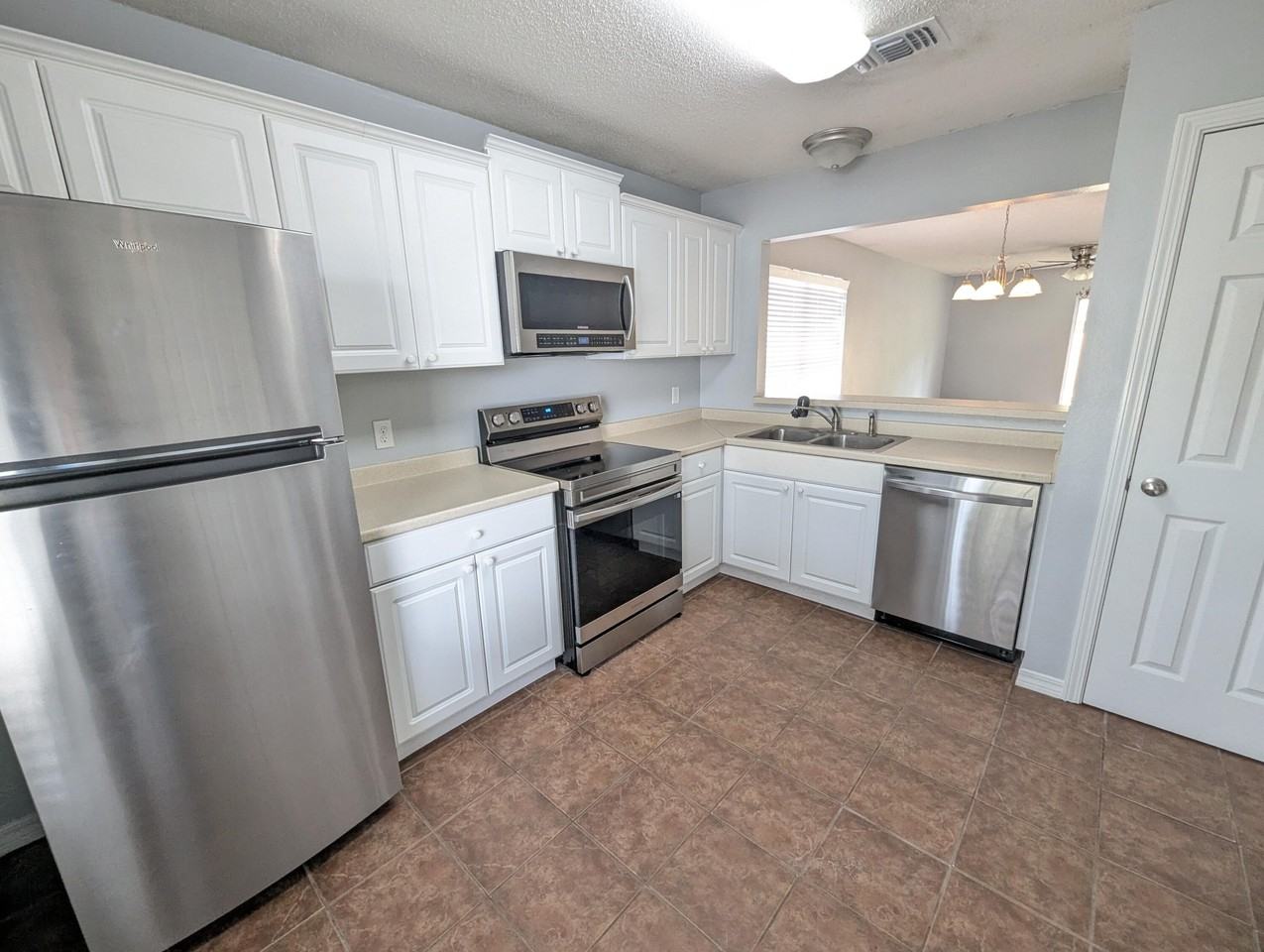 7592 Chablis Cir - Photo 4 of 21
