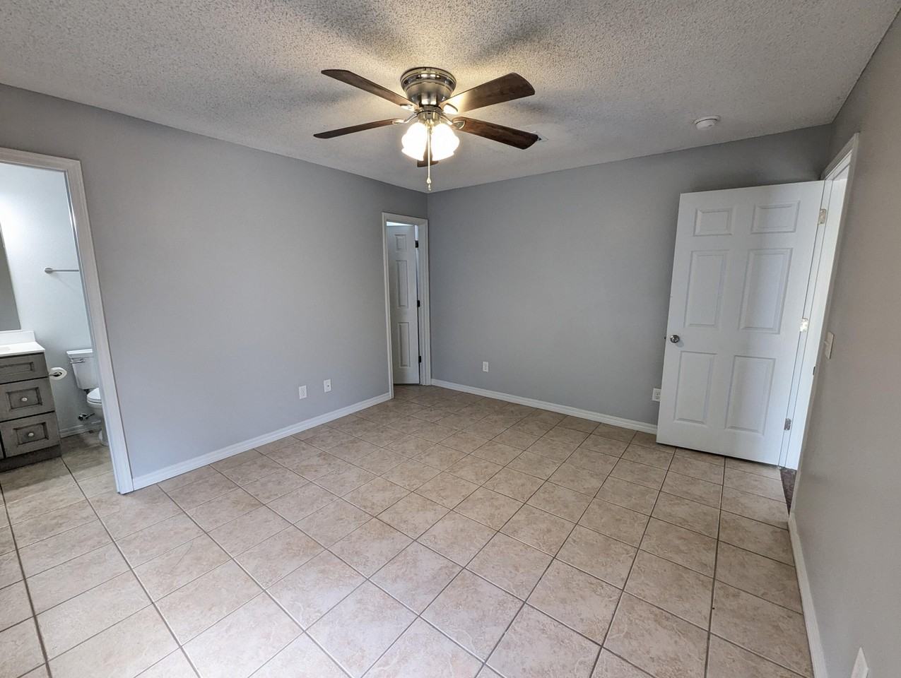7592 Chablis Cir - Photo 7 of 21
