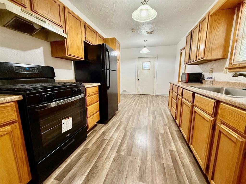 1013 W 3rd St - Photo 2 of 14