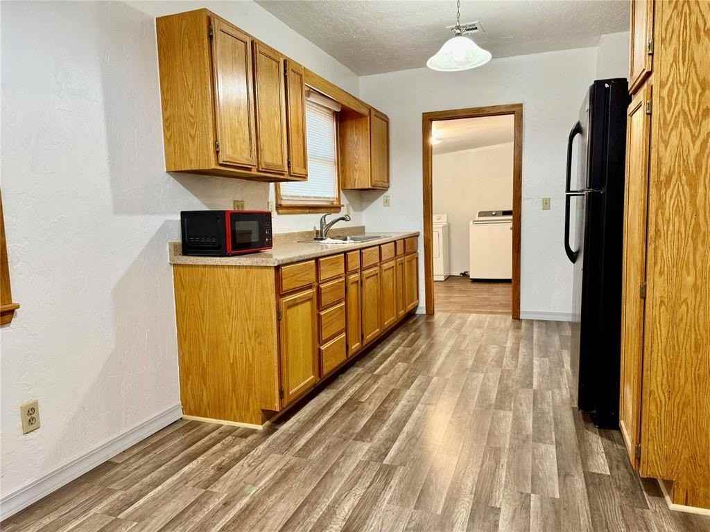 1013 W 3rd St - Photo 3 of 14