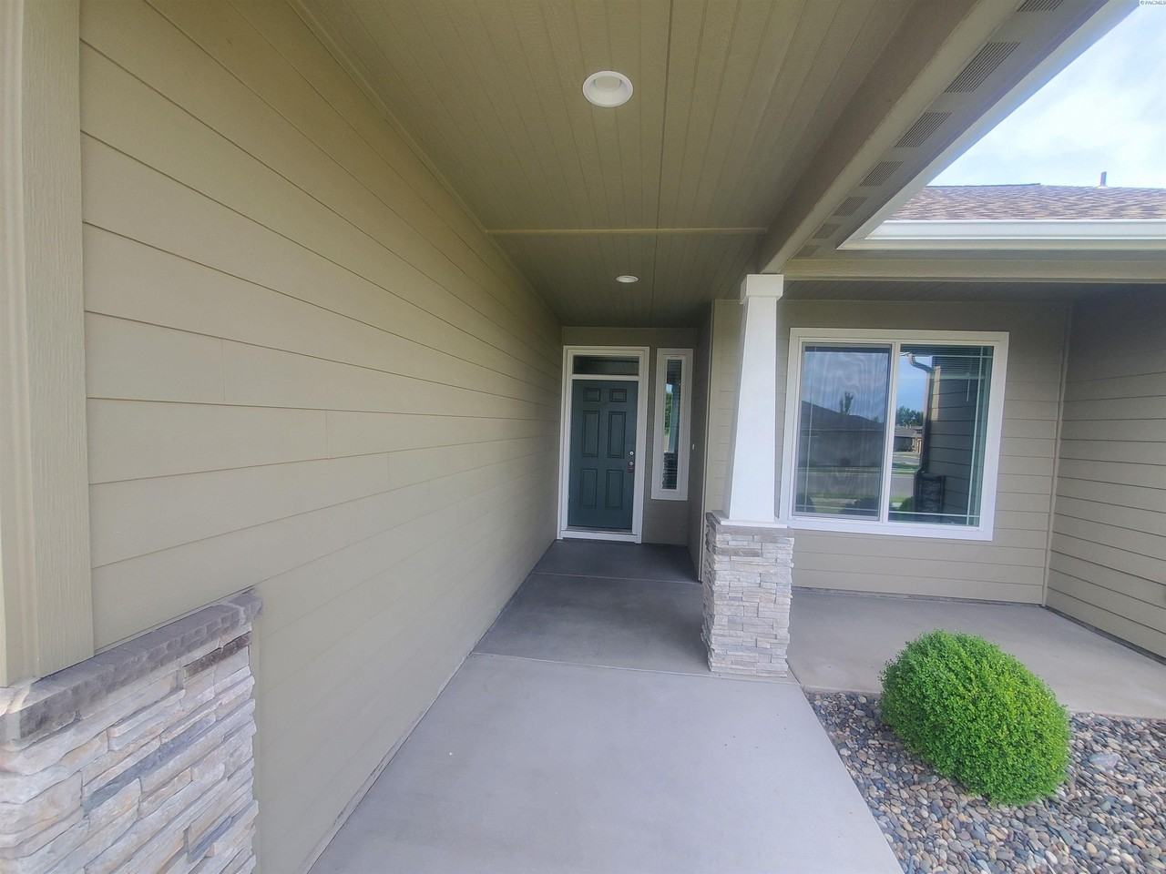 8779 W Metaline Ave - Photo 2 of 21