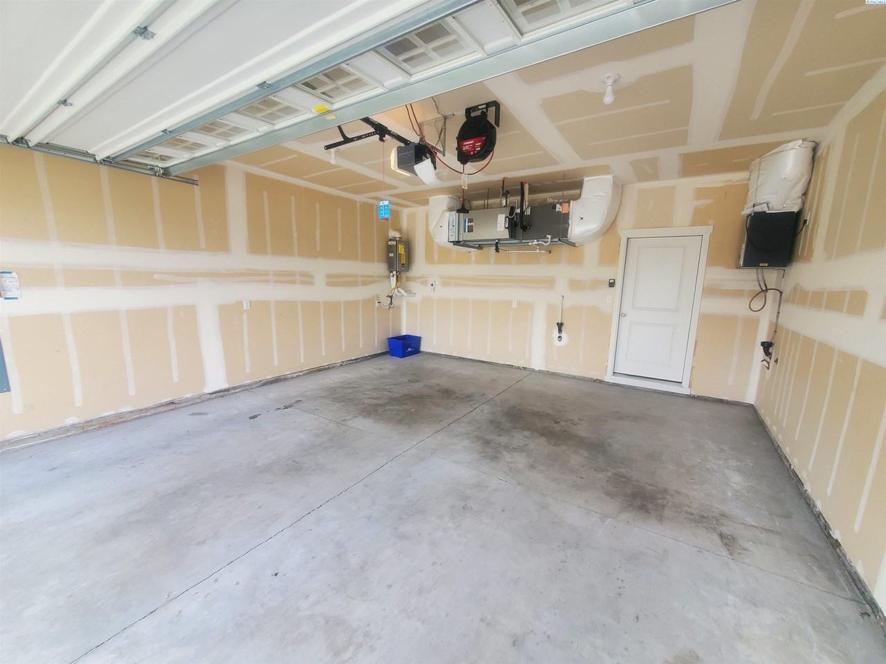 8779 W Metaline Ave - Photo 3 of 21
