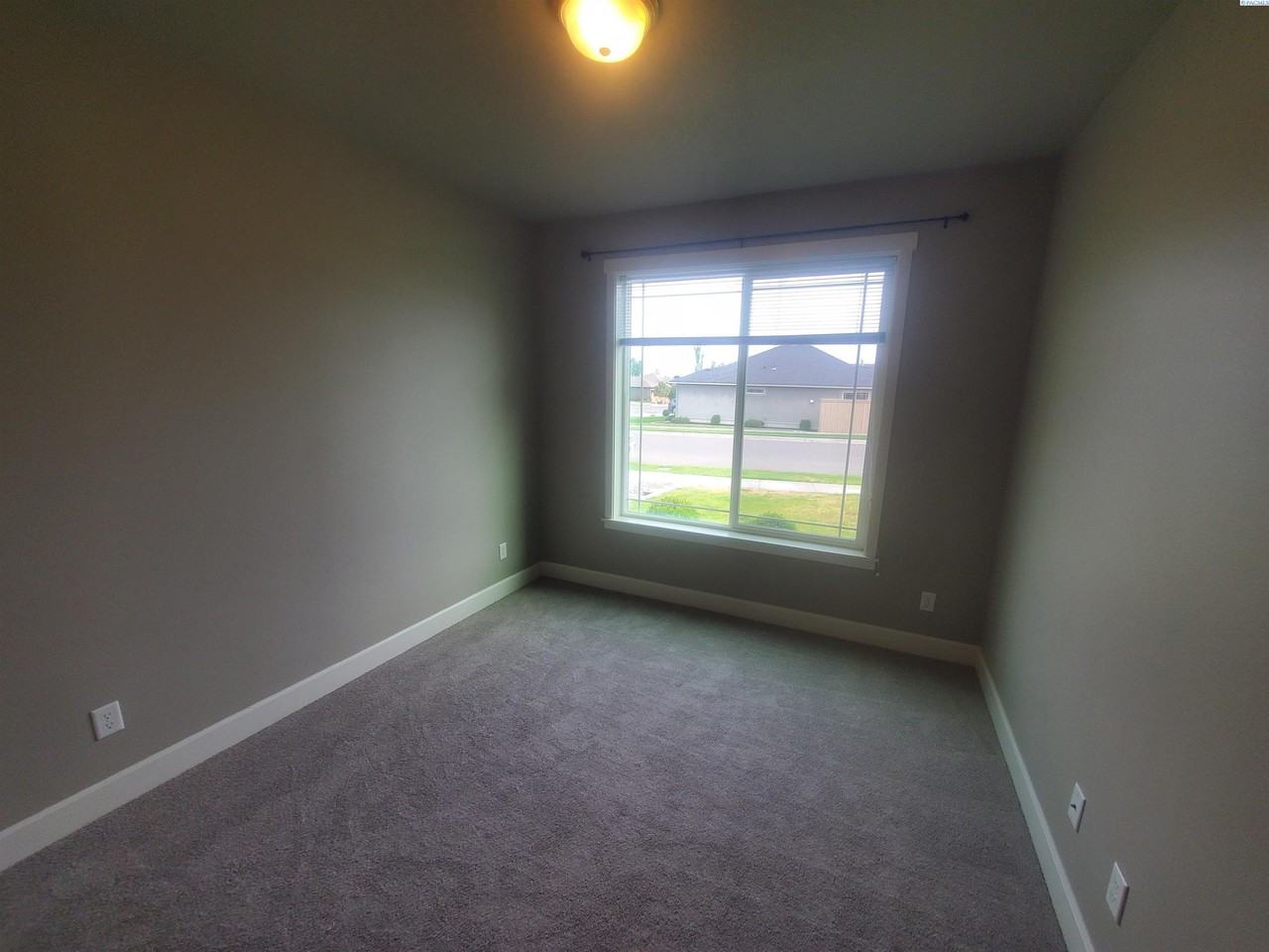8779 W Metaline Ave - Photo 6 of 21