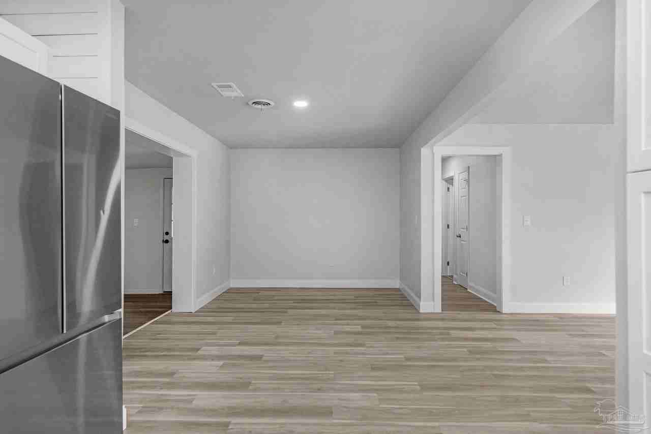 3760 Bayou Blvd - Photo 4 of 34