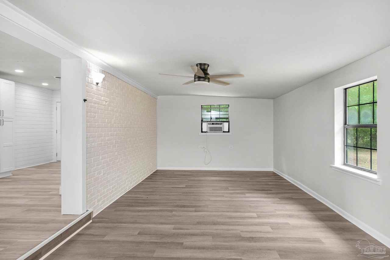 3760 Bayou Blvd - Photo 6 of 34