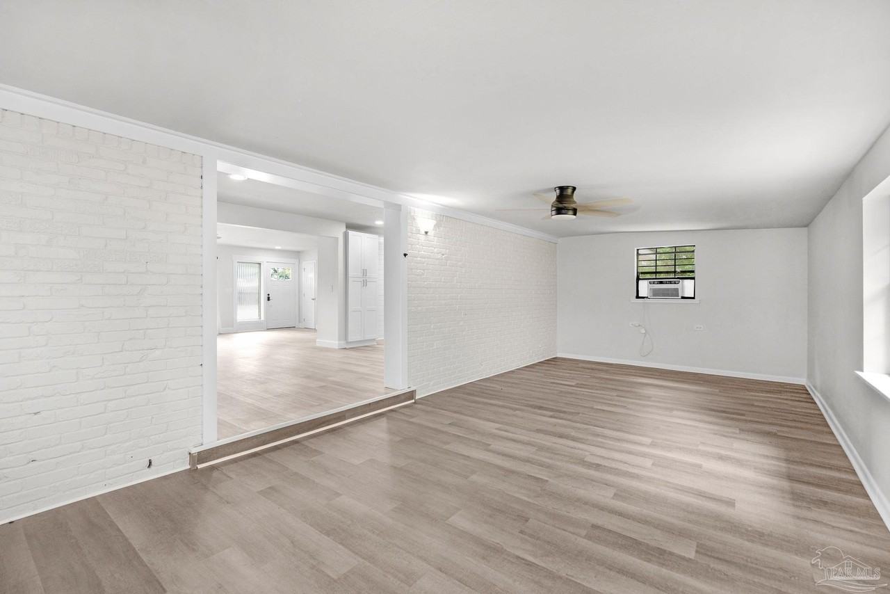 3760 Bayou Blvd - Photo 7 of 34