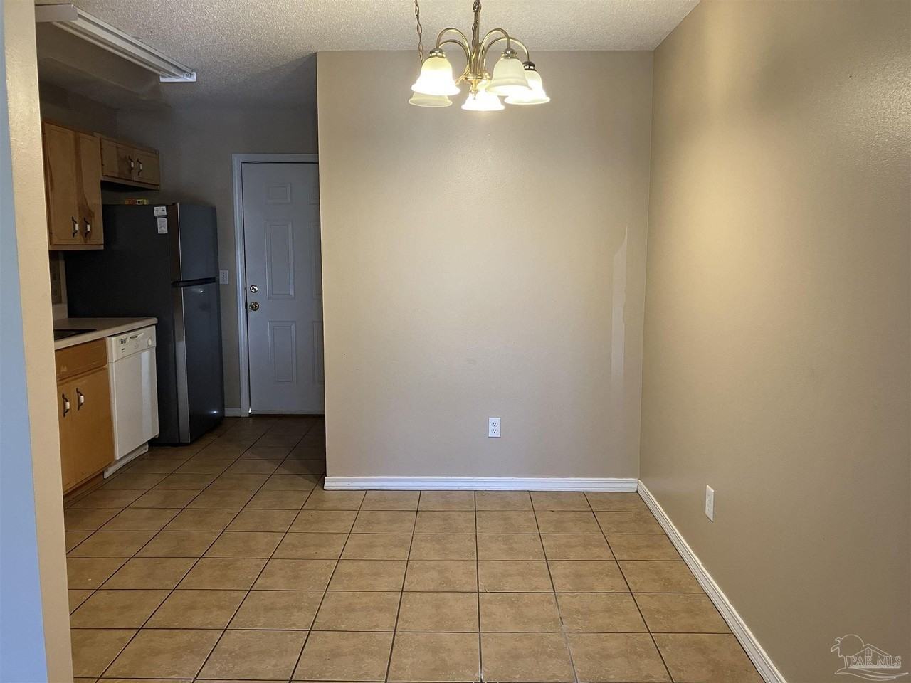 3031 E Kingsfield Rd - Photo 3 of 16