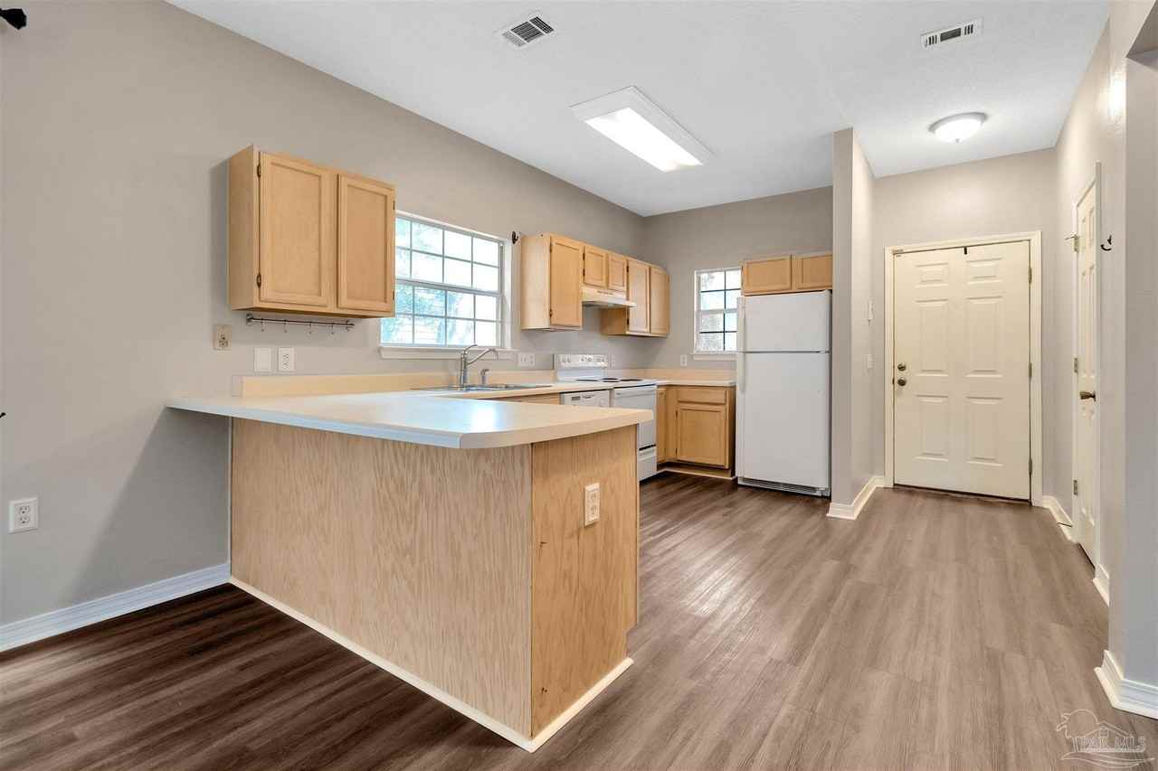 208 Wildflower Ln - Photo 2 of 17