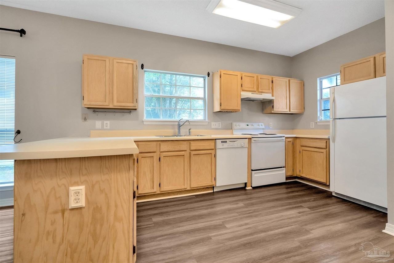 208 Wildflower Ln - Photo 3 of 17