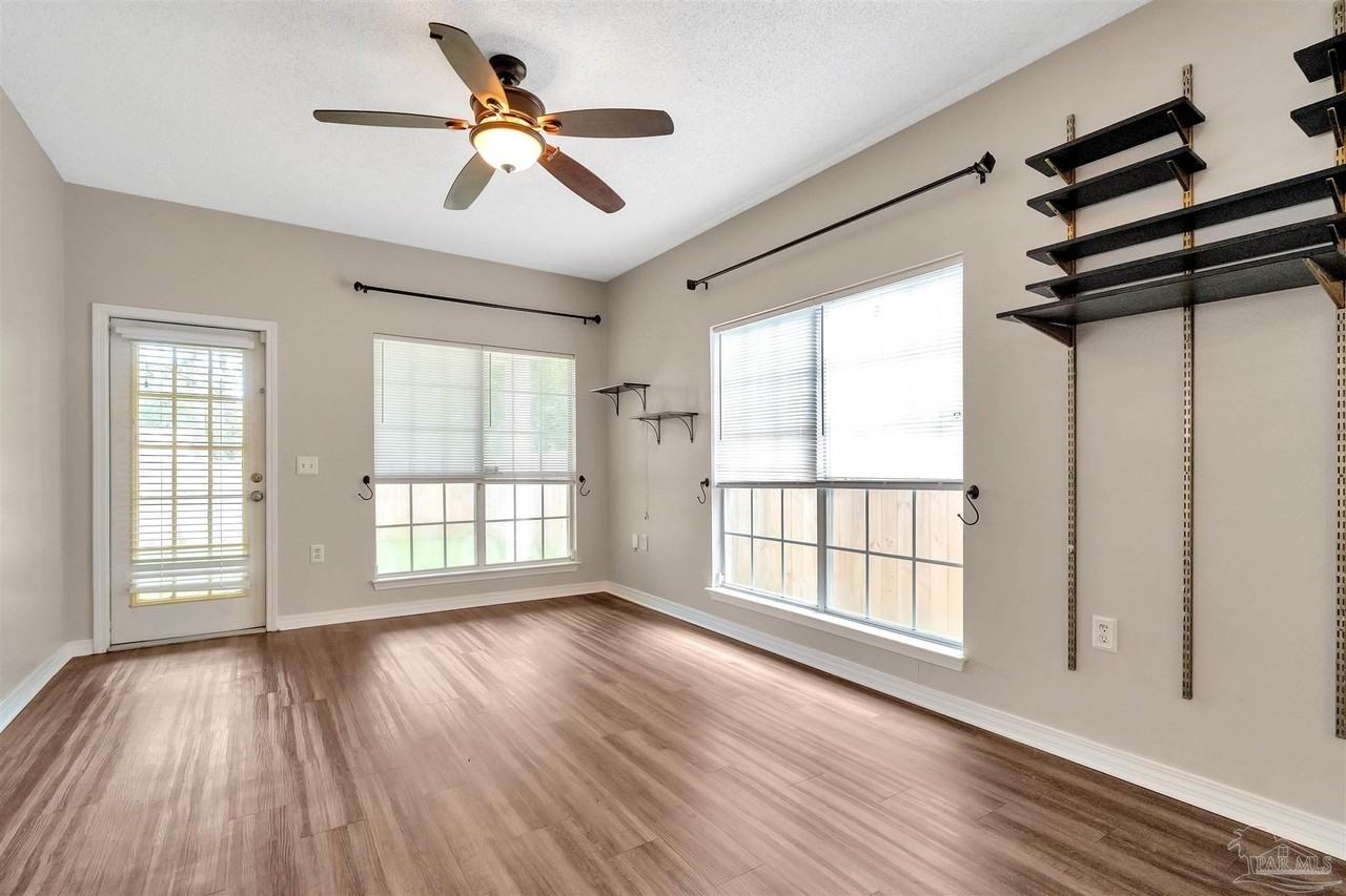 208 Wildflower Ln - Photo 5 of 17