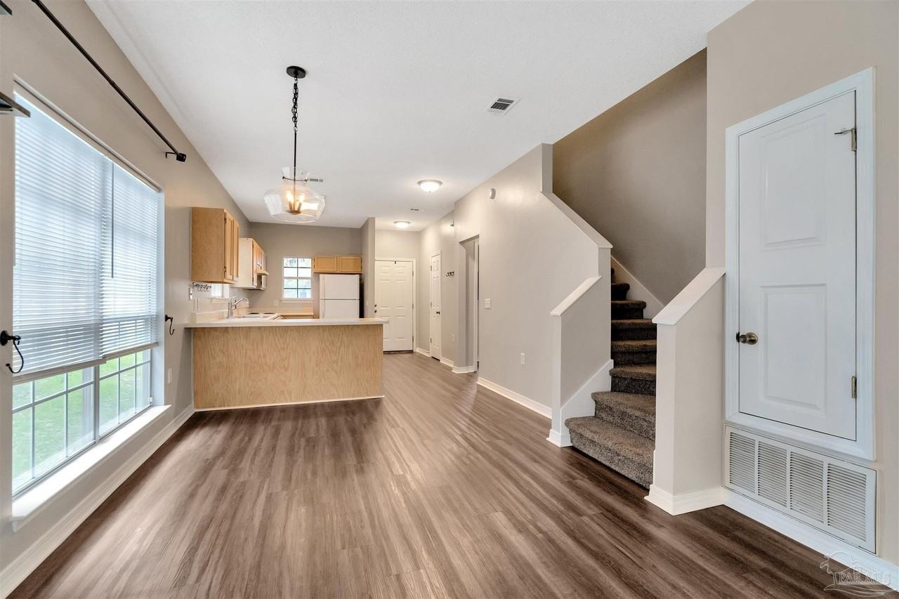 208 Wildflower Ln - Photo 6 of 17