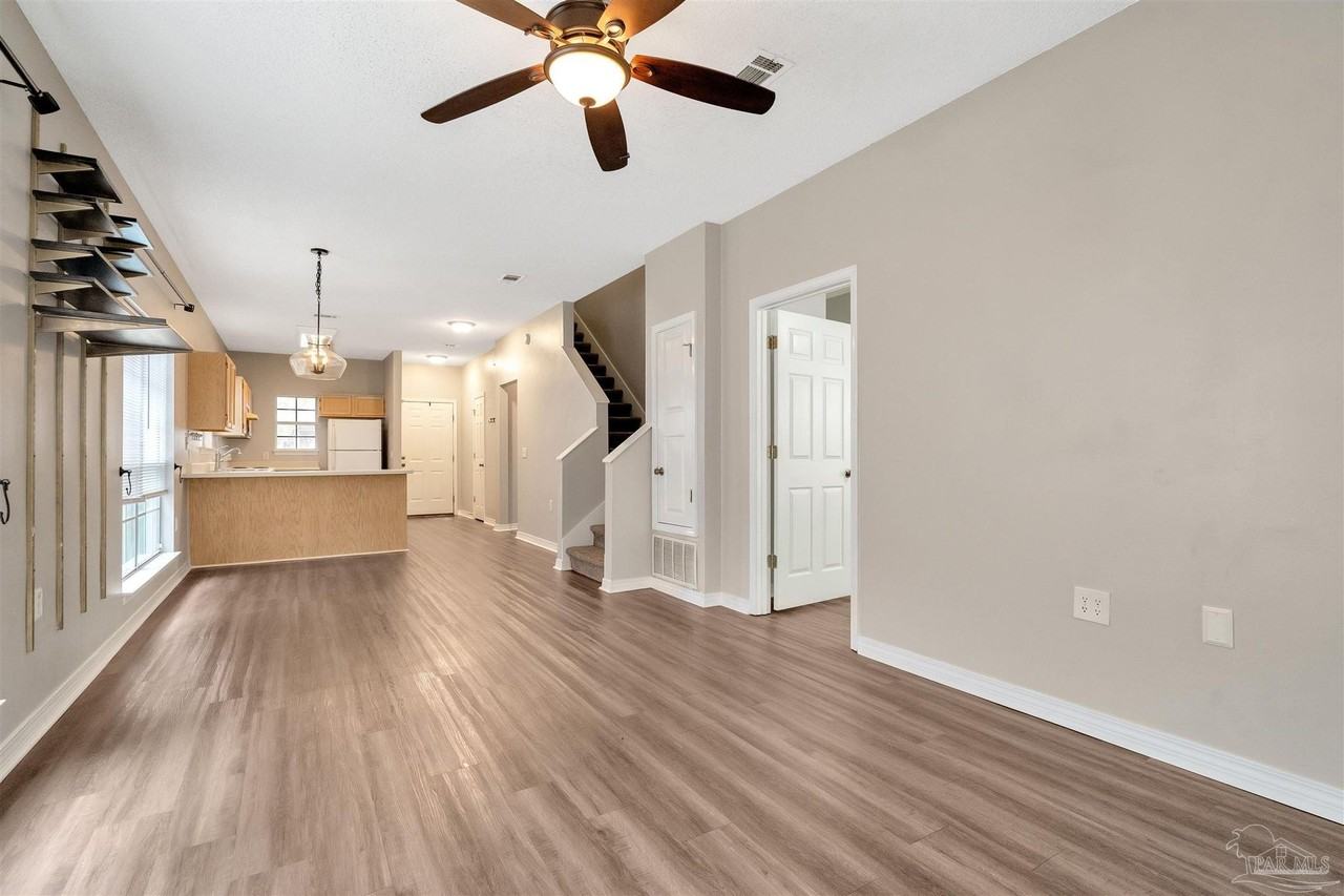 208 Wildflower Ln - Photo 7 of 17