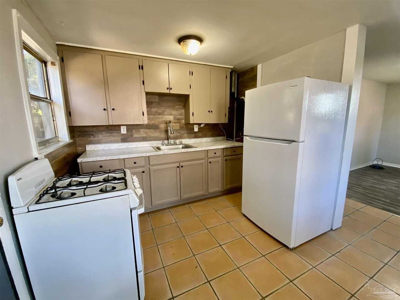 510 N Q St - Photo 2 of 10