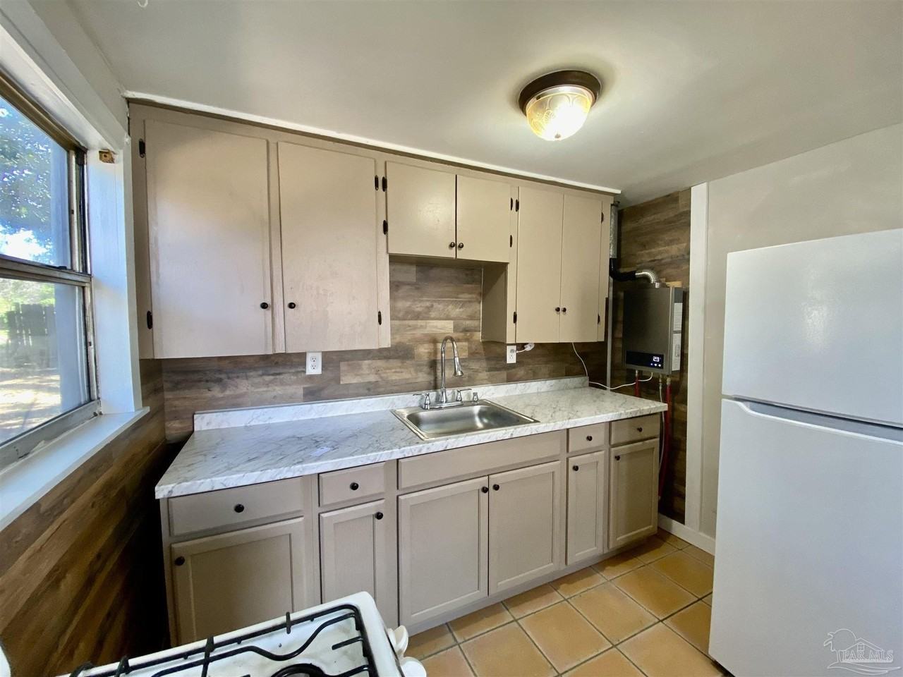 510 N Q St - Photo 3 of 10