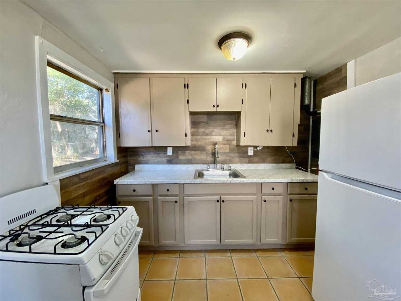 510 N Q St - Photo 4 of 10