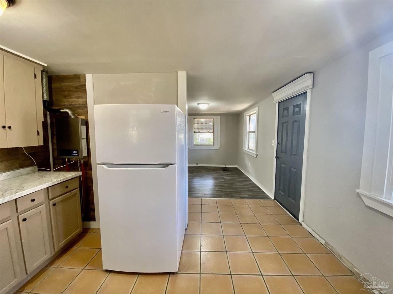 510 N Q St - Photo 5 of 10