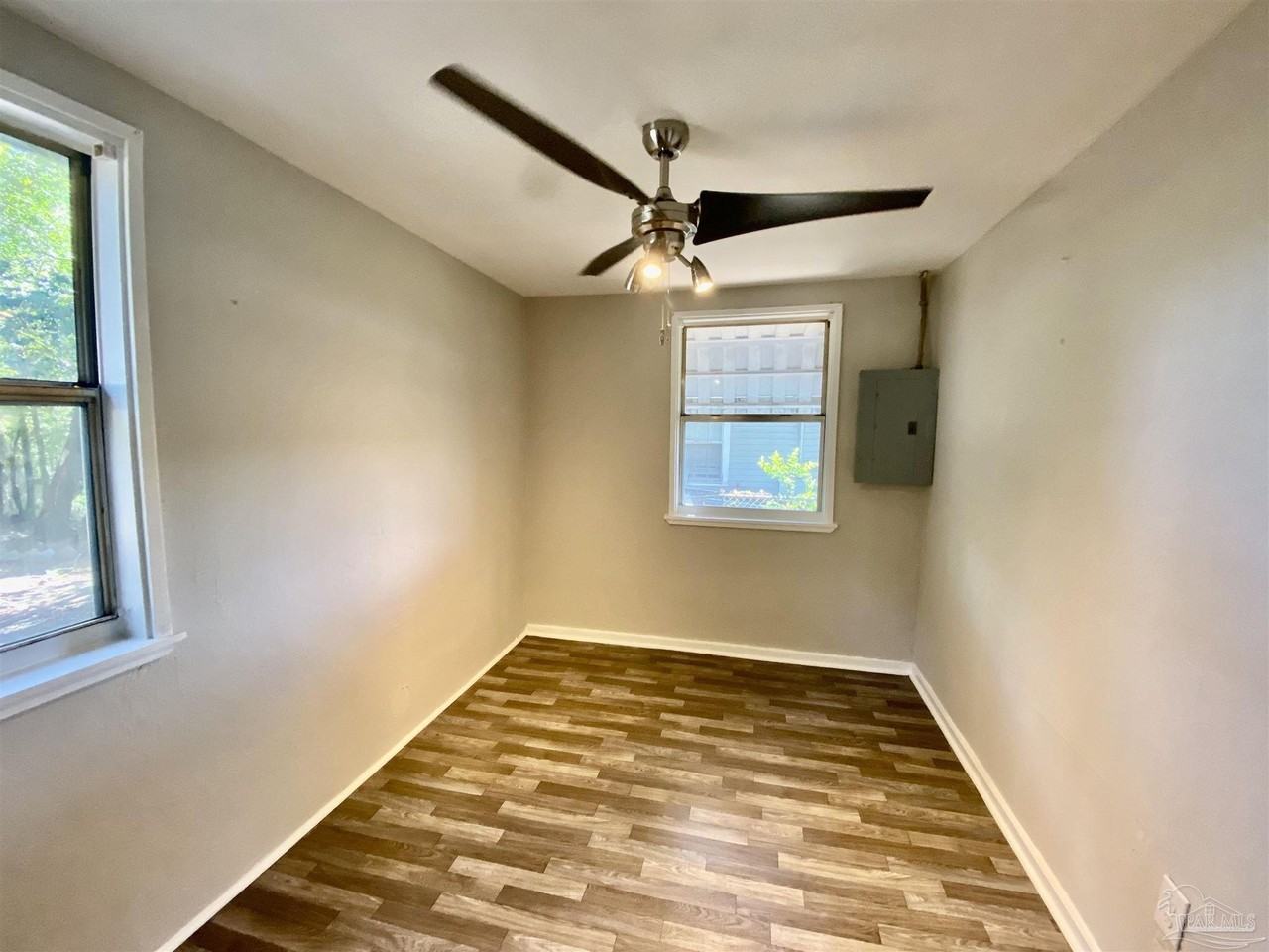 510 N Q St - Photo 7 of 10