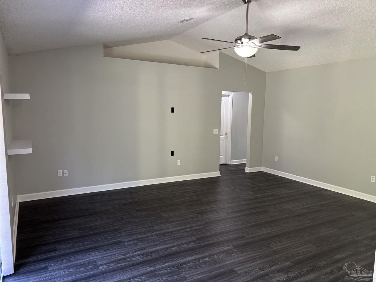 1068 Joaquin Rd - Photo 5 of 24