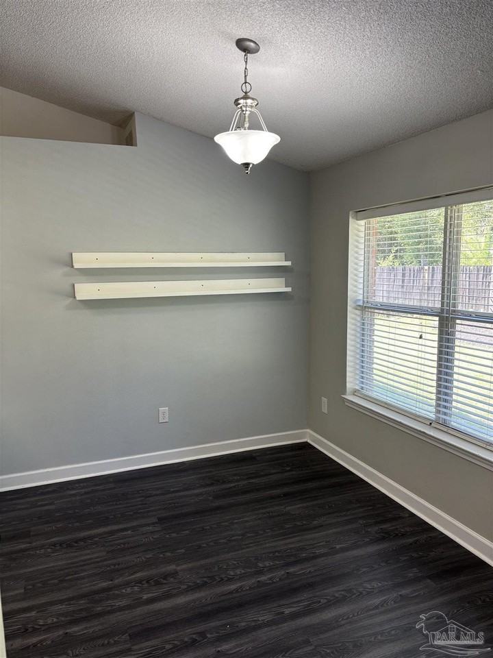1068 Joaquin Rd - Photo 6 of 24