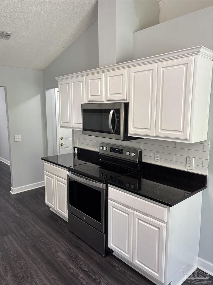 1068 Joaquin Rd - Photo 7 of 24