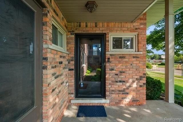 975 N Old Woodward Ave - Photo 3 of 34