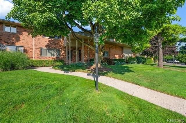 975 N Old Woodward Ave - Photo 5 of 34