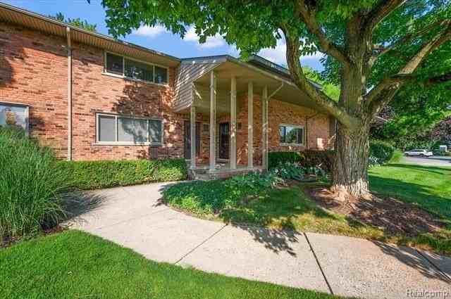 975 N Old Woodward Ave - Photo 6 of 34